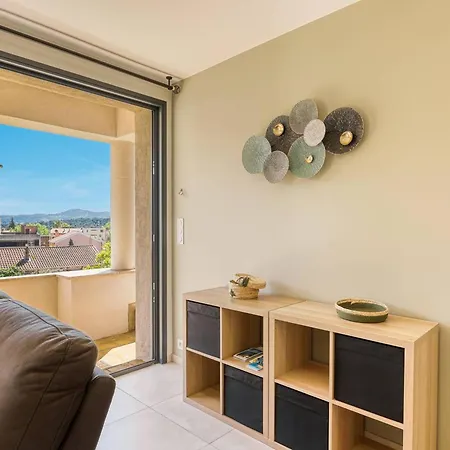 Apartment Climatise Proche Centre-ville Et - Fr-1-816-24 Le Lavandou